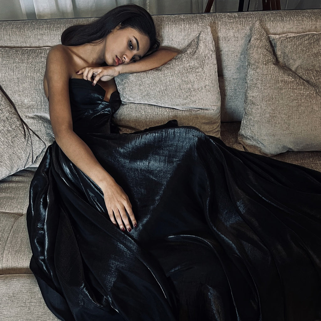 LILA'S STYLE GOWN BLACK SHIMMER WITH SIDE BOW & SIDE SLIT